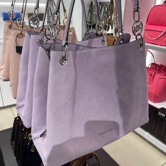 MICHAEL KORS Christina Large Suede Triple Gusset Shoulder Tote Bag
Lt Quartz
NWT - Picture 14 of 16
